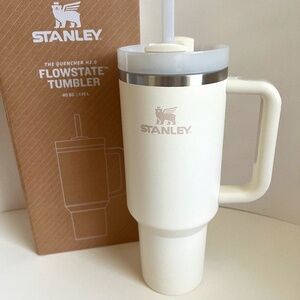NIB STANLEY QUENCHER H2.0 FlowState™ Tumbler 40 oz. CREAM original NEW!